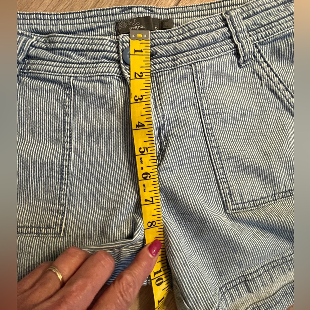 PrAna 🦩 Women’s  denim cotton  Blue stripe shorts Sz:8 - Picture 8 of 10
